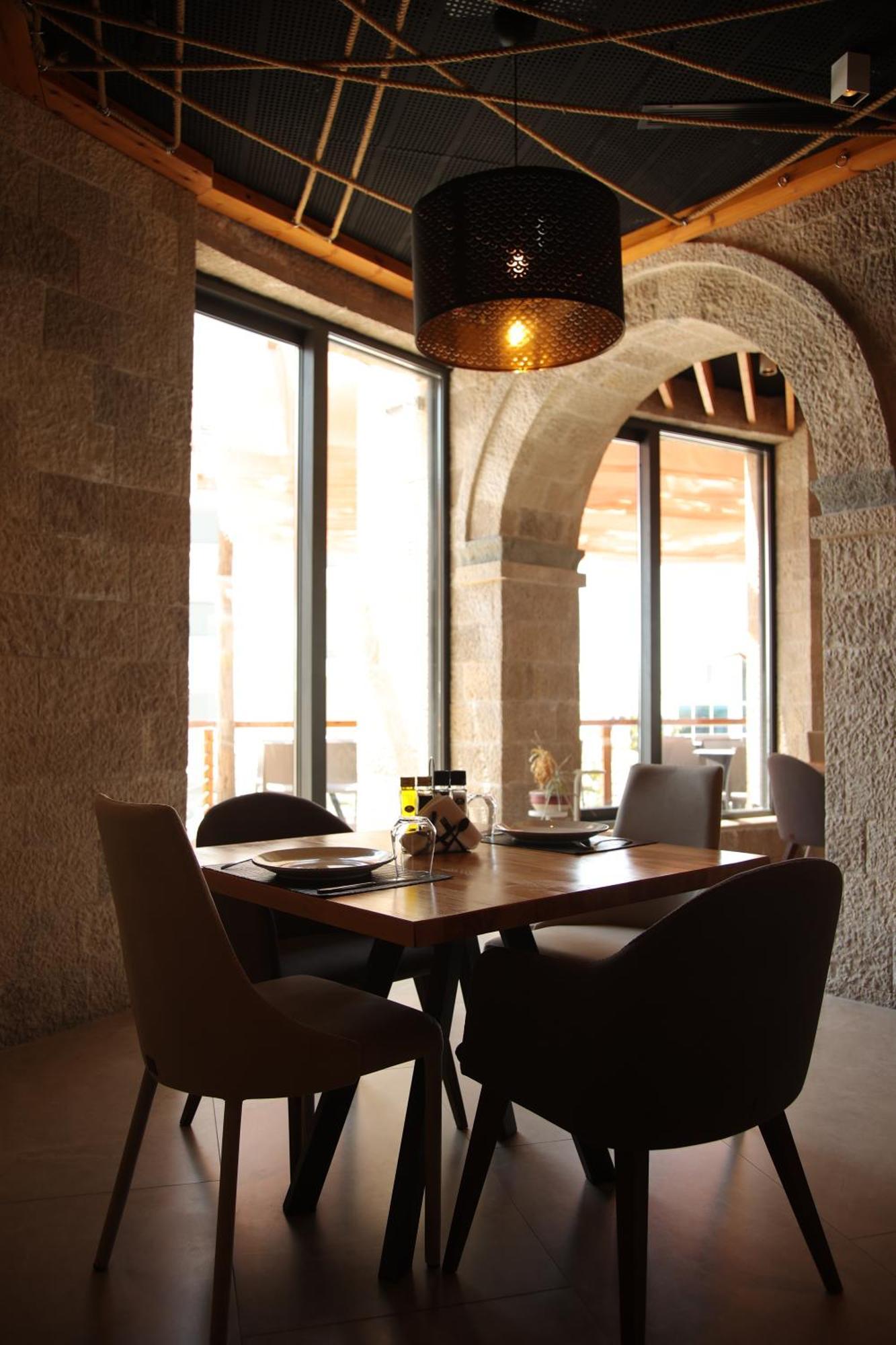 Harbour Hotel
