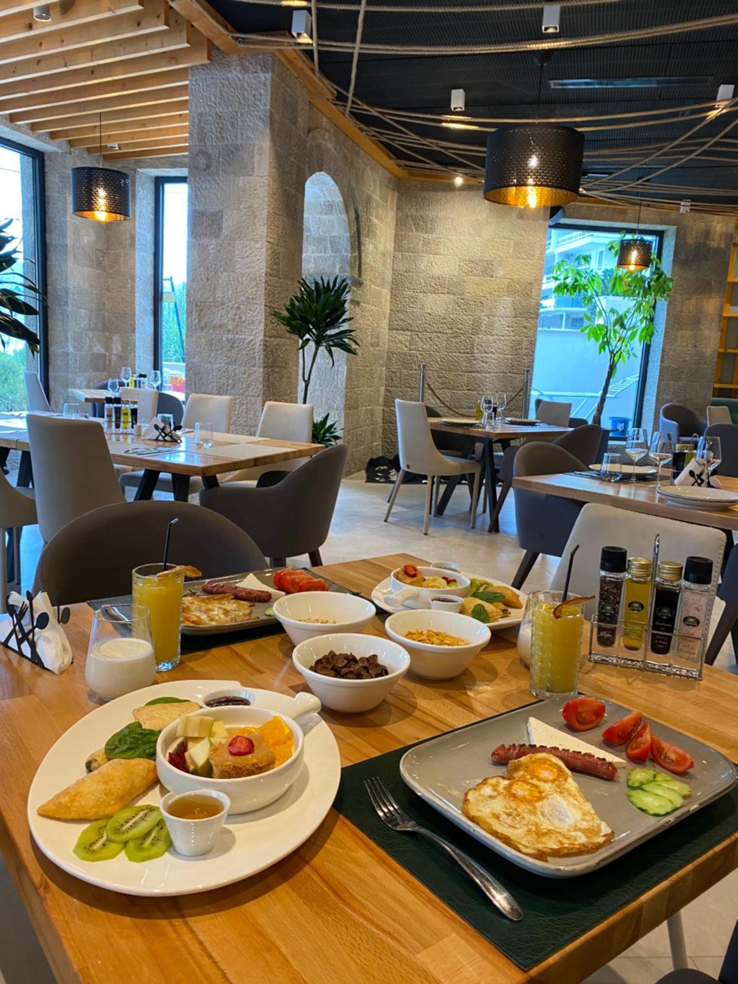 Harbour 4* Sarandë